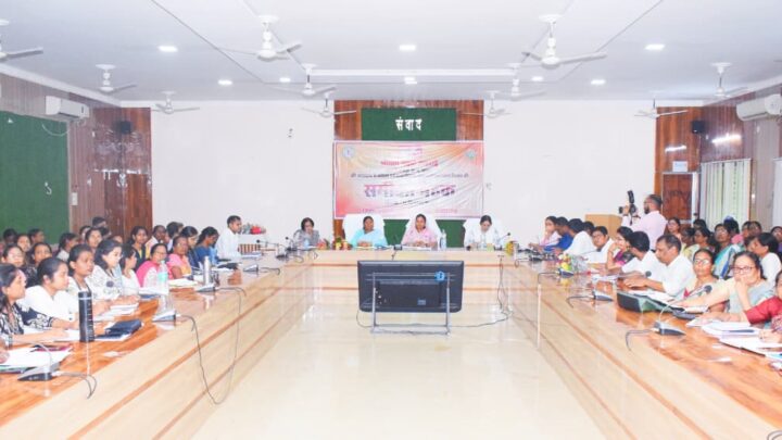 महिला एवं बाल विकास मंत्री श्रीमती लक्ष्मी राजवाड़े की अध्यक्षता में महिला एवं बाल विकास विभाग और समाज कल्याण विभाग हुई समीक्षा बैठक विशेष पिछड़ी जनजातीय क्षेत्रों में योजनाओं के प्रभावी क्रियान्वयन पर जोर आंगनबाड़ी केंद्रों की साफ सफाई और बच्चों के सफाई के प्रति करें जागरूकरू मंत्री श्रीमती  राजवाड़े