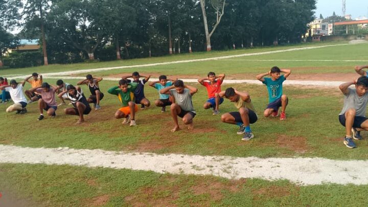 देश सेवा जुनून में प्रतिदिन घंटों मैदान पर पसीना बहा रहे जशपुर के युवा नव संकल्प में अग्निवीर एवं एसएससी जीडी हेतु बच्चों को दिया जा रहा निःशुल्क शारीरिक प्रशिक्षण