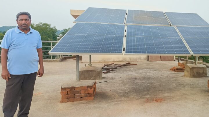 प्रधानमंत्री सूर्य घर मुफ्त बिजली योजना से लोगों को हो रही है आर्थिक बचत, पर्यावरण संरक्षण को भी मिलेगा बढ़ावा योजना का लाभार्थी श्री सुभाष मिंज को बिजली बिल में हो रही है भारी बचत