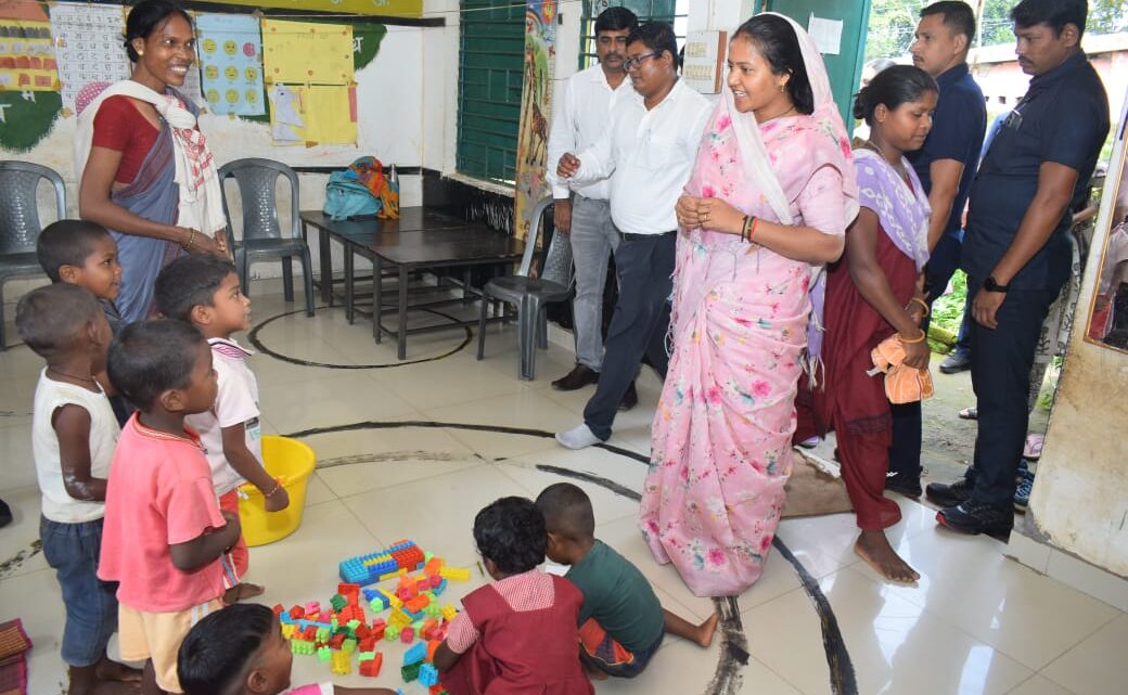 महिला एवं बाल विकास मंत्री श्रीमती राजवाड़े सरगुजा संभाग के दौरे पर जशपुर जिले के रूपसेरा और लोदाम आंगनबाड़ी केंद्रों का औचक निरीक्षण बच्चों के स्वास्थ्य, पोषण और शिक्षा की गुणवत्ता सुनिश्चित करना राज्य सरकार की सर्वाेच्च प्राथमिकता: मंत्री राजवाड़े