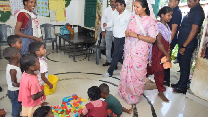 महिला एवं बाल विकास मंत्री श्रीमती राजवाड़े सरगुजा संभाग के दौरे पर जशपुर जिले के रूपसेरा और लोदाम आंगनबाड़ी केंद्रों का औचक निरीक्षण बच्चों के स्वास्थ्य, पोषण और शिक्षा की गुणवत्ता सुनिश्चित करना राज्य सरकार की सर्वाेच्च प्राथमिकता: मंत्री राजवाड़े