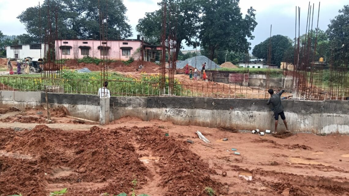 बगीचा में आधुनिक इनडोर बैडमिंटन स्टेडियम का निर्माण प्रारंभ मुख्यमंत्री विष्णुदेव साय के प्रयासों से जशपुर बन रहा खेलों का नया केंद्र, तेजी से सुविधाएं की जा रही है विकसित