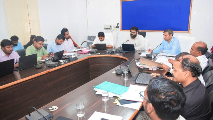 एग्रिस्टेक योजनांन्तर्गत डिजिटल क्रॉप सर्वे में समस्याओं का करें निदान – कलेक्टर भू-अर्जन में मुआवजा वितरण में गड़बड़ी होने पर करें सख्त कार्रवाई- कलेक्टर कलेक्टर की अध्यक्षता में समय सीमा बैठक का हुआ आयोजन