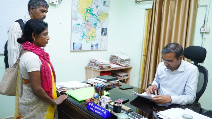अपर कलेक्टर प्रदीप कुमार साहू ने जनदर्शन में सुनी लोगों की समस्याएं, समयबद्ध निराकरण के दिए निर्देश
