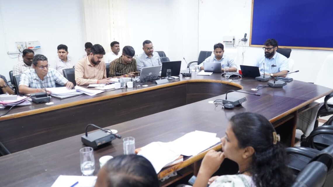 कलेक्टर रोहित व्यास ने जनपद पंचायत,  एनआरएलएम और समाज कल्याण विभाग की ली समीक्षा बैठक विकास कार्यों को गुणवत्ता के साथ निर्धारित समय सीमा में  पूर्ण करने के निर्देश दिए