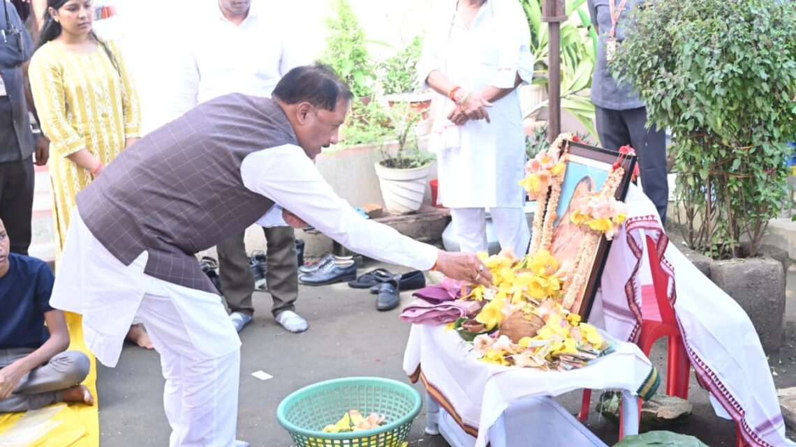 मुख्यमंत्री विष्णुदेव साय ने दिवंगत श्रीमती शशिकला साय को दी श्रद्धांजलि