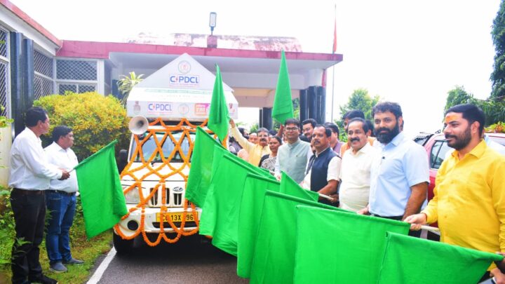 वित्त मंत्री श्री ओ.पी. चौधरी ने पीएम सूर्य घर मुफ्त बिजली योजना के प्रचार-प्रसार रथ को हरी झंडी दिखाकर किया रवाना यह योजना बिजली उपभोक्ता से ऊर्जा दाता बनने का अवसर प्रदान करती है: वित्त मंत्री श्री चौधरी रथ जिले के शहरों और गांवों में भ्रमण कर लोगों को योजना से मिलने वाले लाभों की देगा जानकारी