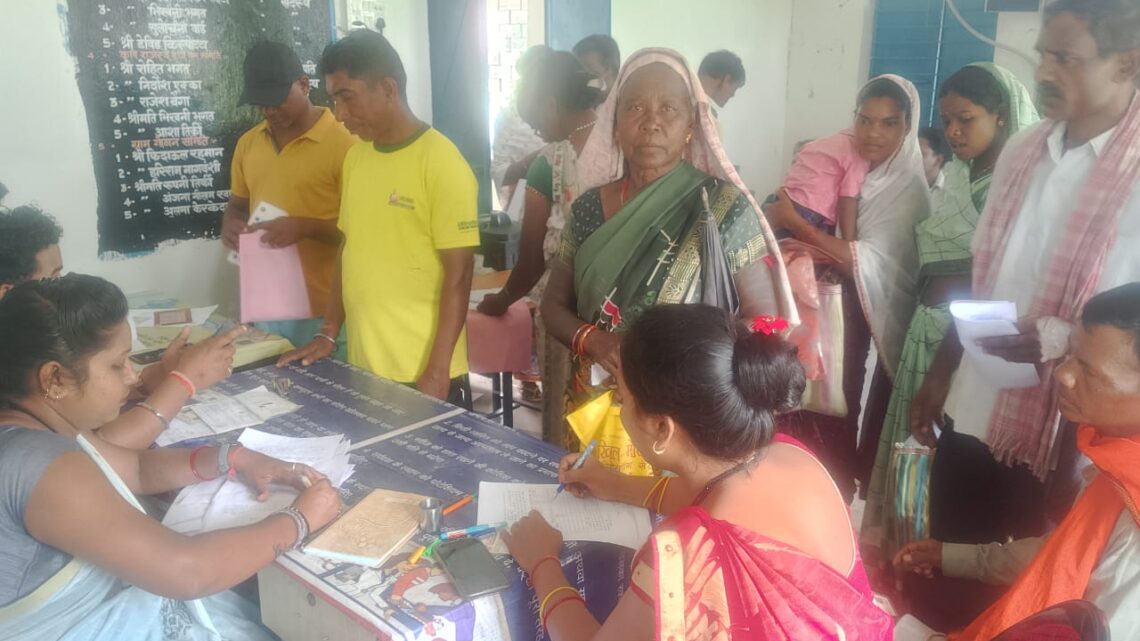आज दो ग्राम पंचायतों में आयोजित शिविर में 145 से अधिक श्रमिकों के हुए पंजीयन पंजीयन एवं नवीनीकरण शिविरों में तीन दिनों के भीतर 335 से अधिक श्रमिकों का हुआ पंजीकरण