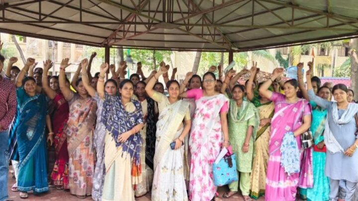 दिवंगत शिक्षाकर्मियों के परिजनों का प्रदर्शन अल्टीमेटम के साथ हुआ खत्म, तीन दिन में समस्या का नहीं हुआ समाधान तो दिखेंगे उग्र तेवर…