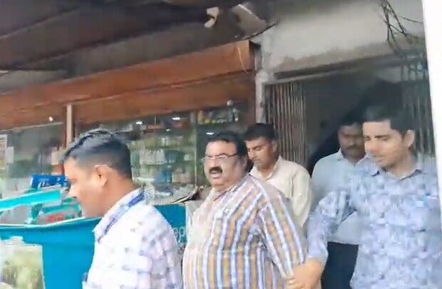 कलेक्टर आफिस से घूसखोर पटवारी गिरफ्तार, 9000 रुपये रिश्वत मामले में ACB ने रंगे हाथों दबोचा