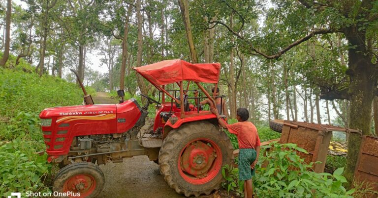 शराब पीकर घाटी में चला रहा था ट्रैक्टर” अनियंत्रित होकर पलटा बाल बाल बचा वाहन चालक,
