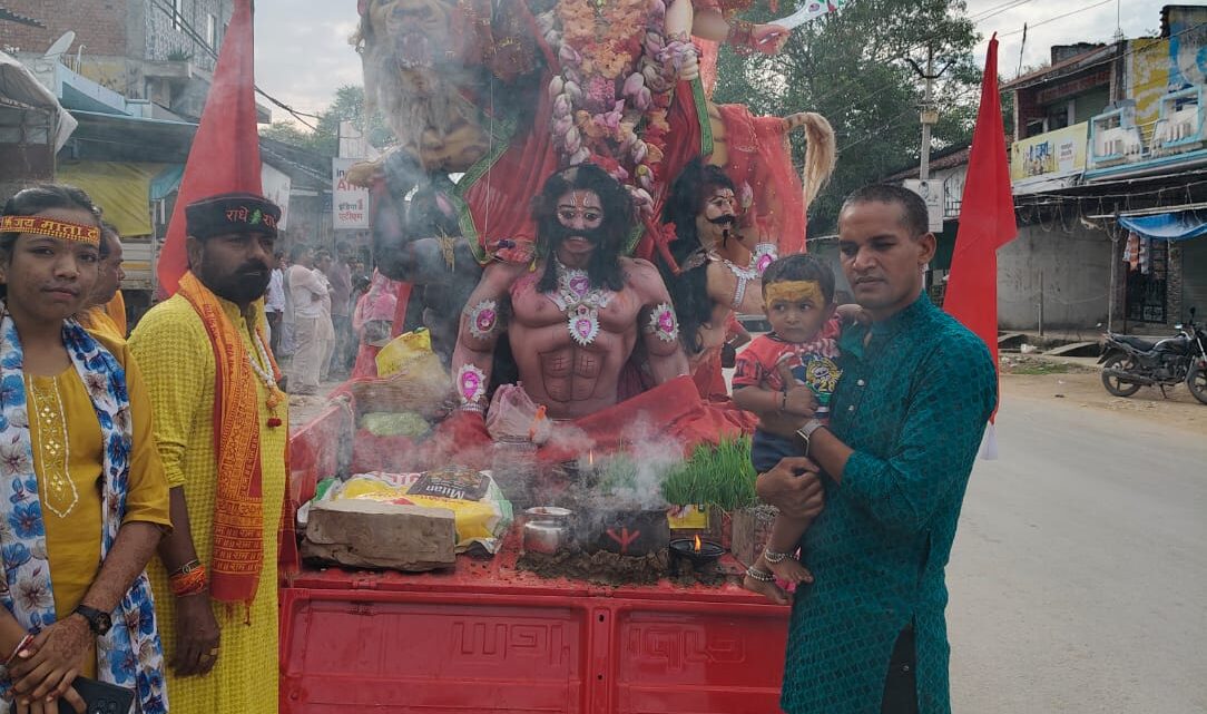 कर्मा नृत्य के साथ मां अंबे का विसर्जन