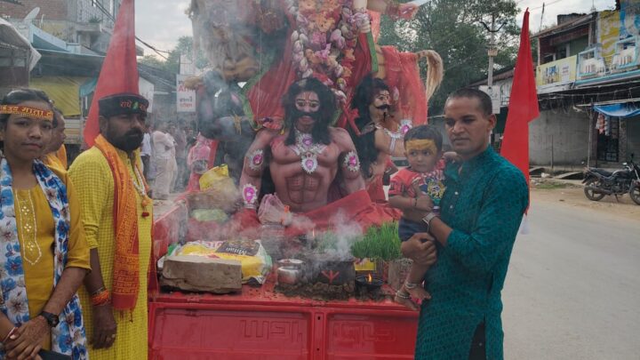 कर्मा नृत्य के साथ मां अंबे का विसर्जन