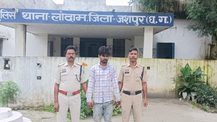 नशे के सौदागरों के खिलाफ जशपुर पुलिस का ऑपरेशन आघात : ब्राउन शुगर के साथ पकड़ा गया आरोपी तकीम खान, गिरफ्तार कर भेजा जेल