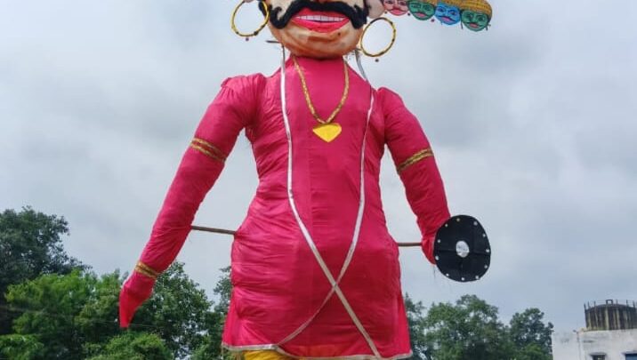 सिलादेही का दशहरा अंधेरे में डूबा — रावण दहन बिना बिजली के सम्पन्न, ग्रामीणों में आक्रोश