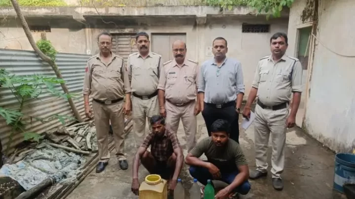 आबकारी विभाग की कार्यवाही में 18 लीटर अवैध महुआ शराब जब्त, दो आरोपी गिरफ्तार