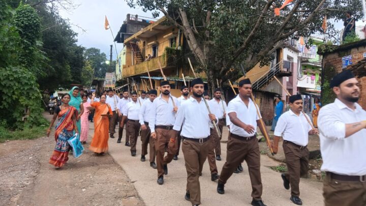 पत्थलगांव राष्ट्रीय स्वयंसेवक संघ के चार बस्तियों में से एक बस्ती “पुरानी बस्ती” का निकला पथसंचलन… शताब्दी वर्ष के उपलक्ष्य में 1 बस्ती से ही संचलन में शत (100) स्वयंसेवक हुए सम्मिलित