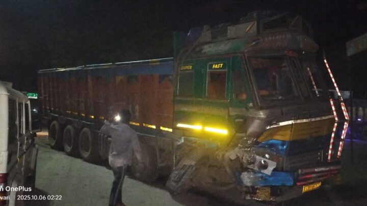 देर रात लापरवाही पूर्वक बस स्टैंड चौक को कर दिया क्षतिग्रस्त