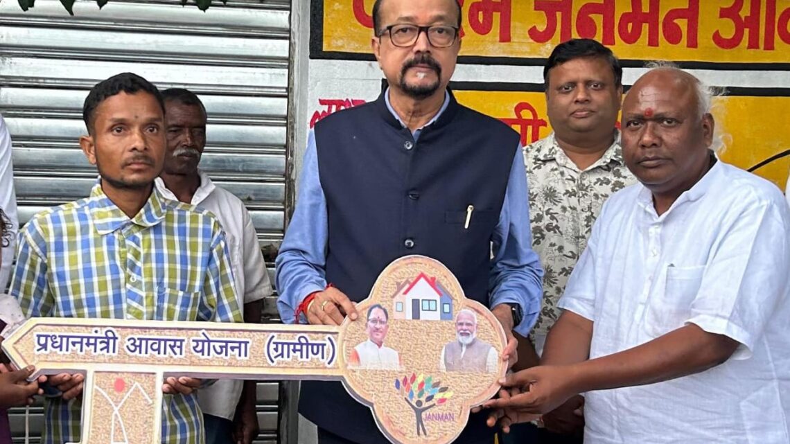 पहाड़ी कोरवा जनजातीय परिवारों को मिल रहा सपनों घर , रामकुमार का वर्षों पुराना सपना हुआ साकार , इस दिवाली अपने नए घर में मनाएंगे खुशियों का त्यौहार