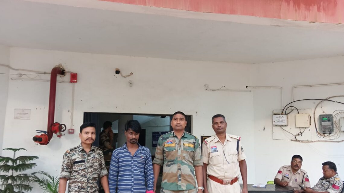 दुकान का ताला तोड़कर मोबाइल चोरी करने वाले आरोपी को कुसमी पुलिस ने किया  गिरफ्तार भेजा जेल