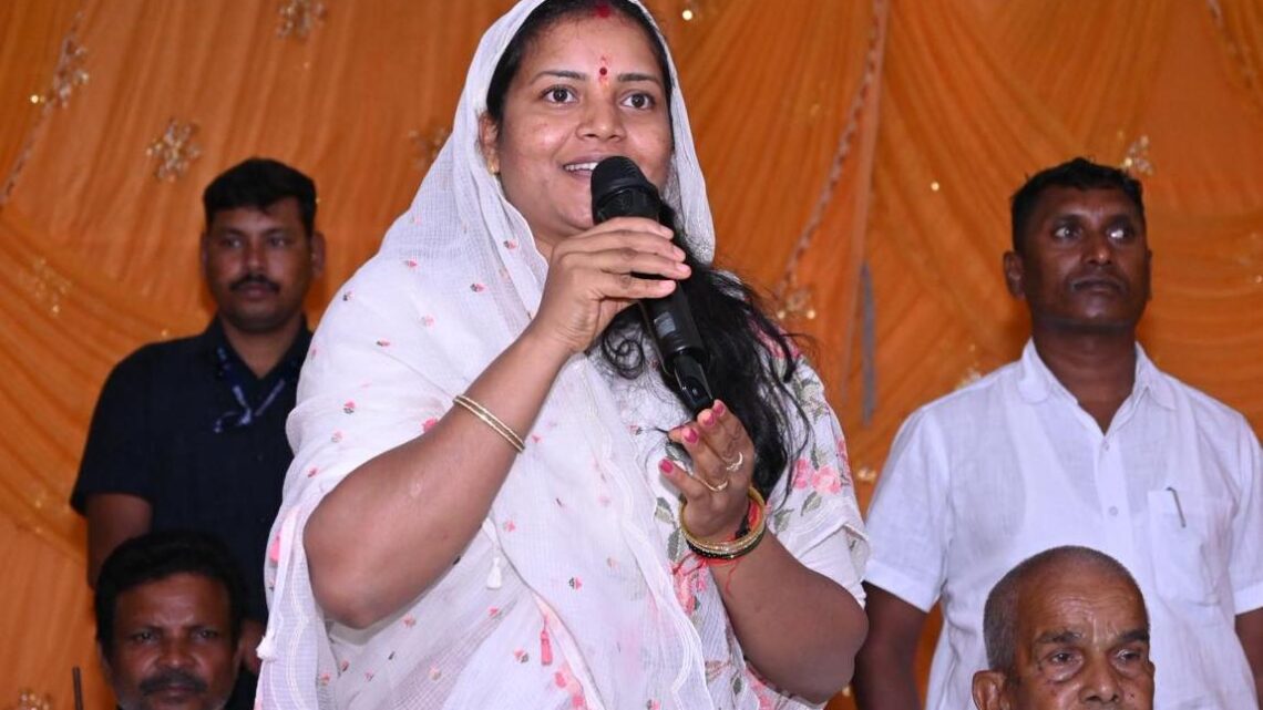 मंत्री लक्ष्मी राजवाड़े कर्मा नृत्य प्रतियोगिता में हुईं शामिल