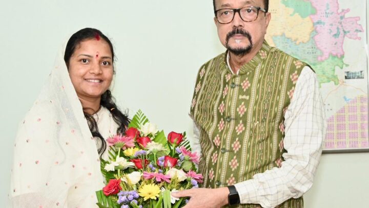 महिला एवं बाल विकास मंत्री  लक्ष्मी राजवाड़े ने राज्यपाल  रमेन डेका से की सौजन्य भेंट