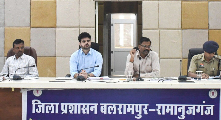 कलेक्टर एवं पुलिस अधीक्षक ने की कानून व्यवस्था की समीक्षा , सजगता एवं सतर्कता के साथ कार्य करने के दिए निर्देश