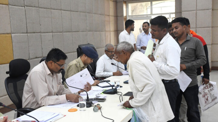 जनदर्शन में कलेक्टर ने आमजनों की सुनी समस्याएं