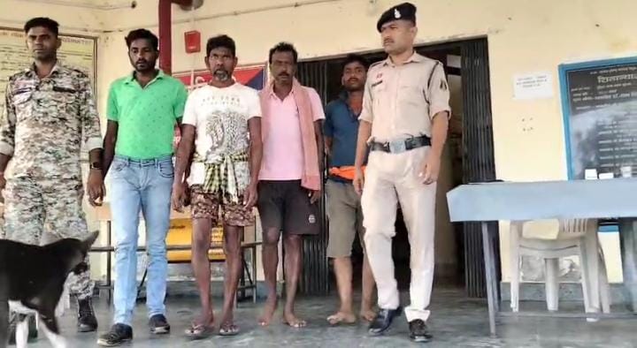 अलग अलग मामलों में जशपुर पुलिस ने फिर छुड़ाया 19 नग गौ वंशों को तस्करों के चंगुल से, चार आरोपी को गिरफ्तार कर भेजा जेल