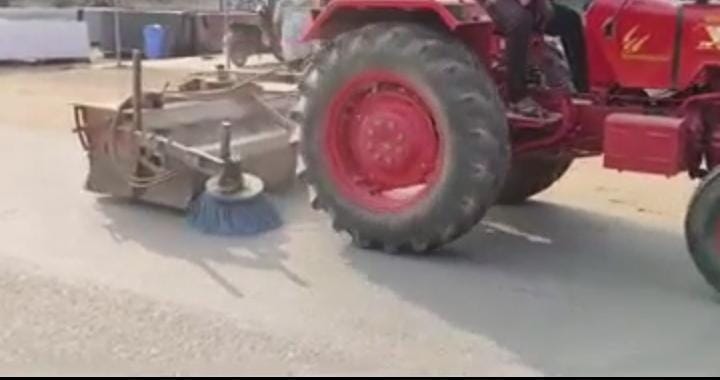 नगर पालिका ने शुरू की सड़कों की सफाई अभियान