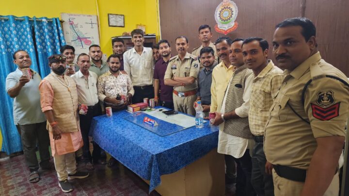 बिर्रा थाना में दीपावली मिलन समारोह का आयोजन,थाना प्रभारी ने पत्रकारों को दी बधाई