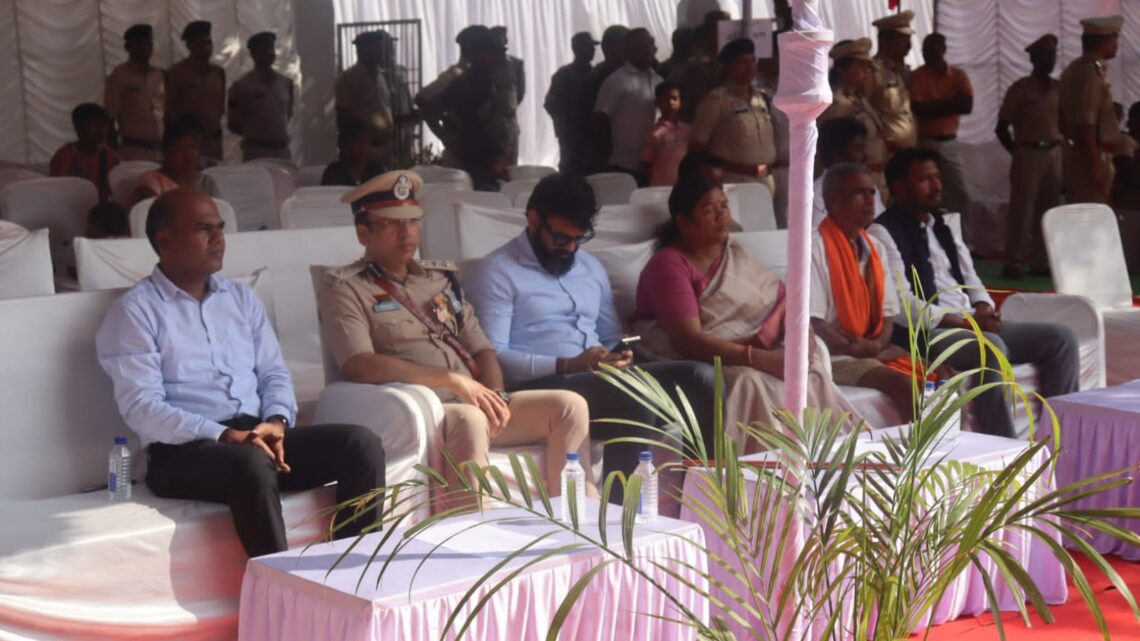 जीवन का सर्वोच्च बलिदान देने वाले शहीद पुलिसकर्मियों को जशपुर पुलिस लाईन में दी गई श्रद्धांजलि,