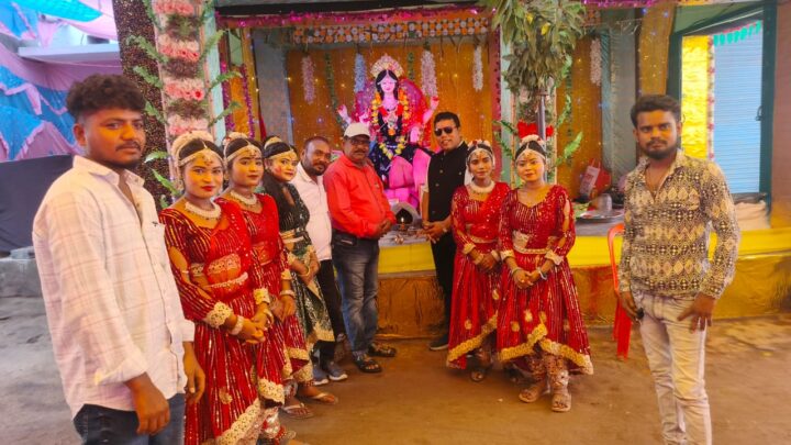 बिर्रा डांस प्रतियोगिता में सरारा डांस ग्रुप  ने मारी बाजी   (प्रतिभा को मंच देना सबसे बड़ा काम-फिल्म अभिनेता संतोष प्रजापति)  (महालक्ष्मी पूजन उत्सव समिति शांति चौक बिर्रा का भव्य आयोजन)