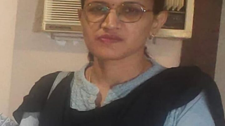 ब्लॉक के अधिकारी – शिक्षक, कर्मचारी हेलमेट एवं सीट बेल्ट का उपयोग करें –बम्हनीडीह बीईओ