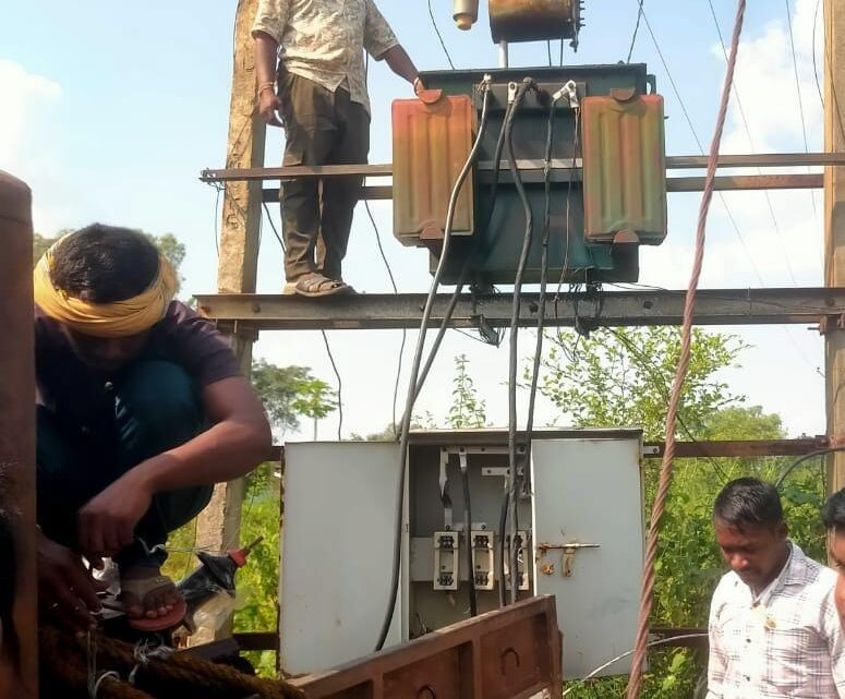 मुख्यमंत्री कैंप कार्यालय की त्वरित पहल से  ग्राम  खजरीढाप में लौटी रोशनी ग्रामीणों ने मुख्यमंत्री के प्रति जताया आभार