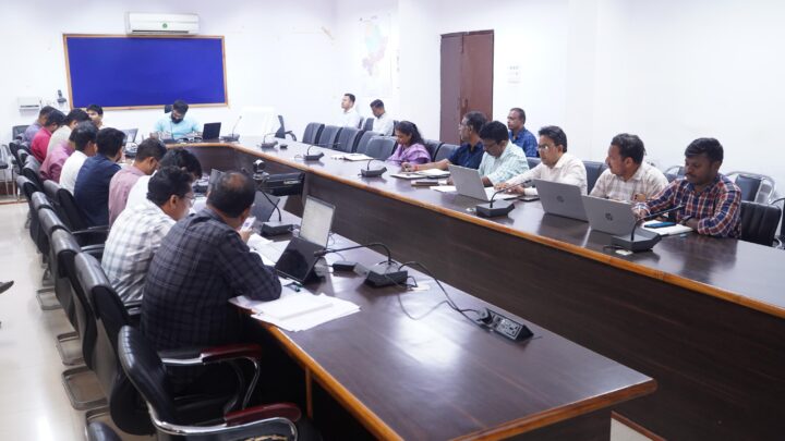 कलेक्टर रोहित व्यास ने जनपद पंचायत, समाज कल्याण और मत्स्य पालन विभाग की ली समीक्षा बैठक विकास कार्यों को गुणवत्ता के साथ निर्धारित समय सीमा में  पूर्ण करने को कहा