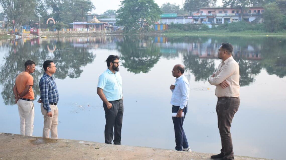कलेक्टर रोहित व्यास ने छठ घाटों का निरीक्षण कर श्रद्धालुओं की सुविधा और सुरक्षा व्यवस्था का लिया जाएगा