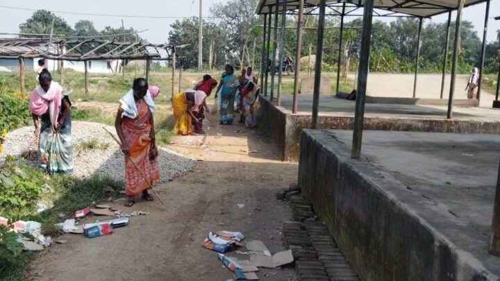 रजत जयंती: जुमाईकेला में की गई हाट बाजार की साफ-सफाई ग्रामीणों ने श्रमदान कर दिया स्वच्छता का संदेश