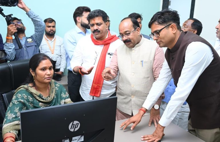छत्तीसगढ़ में रजिस्ट्री हुई “स्मार्ट”, देश का पहला अत्याधुनिक स्मार्ट पंजीयन कार्यालय शुरू, 15 से 20 मिनट में पूरी होगी पंजीकरण प्रक्रिया, एयरपोर्ट जैसी सुविधाओं से नागरिकों को मिलेगा आरामदायक अनुभव