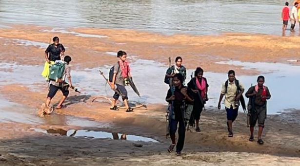 बस्तर में हथियार डालेंगे दो सौ नक्सली, रेड कार्पेट बिछाकर स्वागत करेगी सरकार