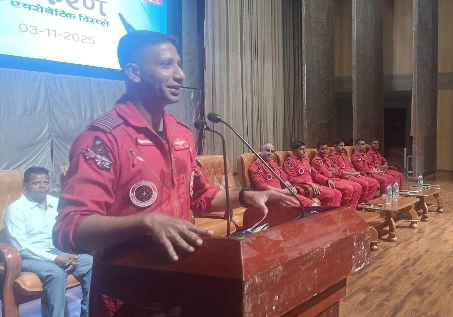 सूर्यकिरण एरोबैटिक टीम ने बच्चों से की मुलाकात, दी प्रेरणा – बढ़ाया उत्साह