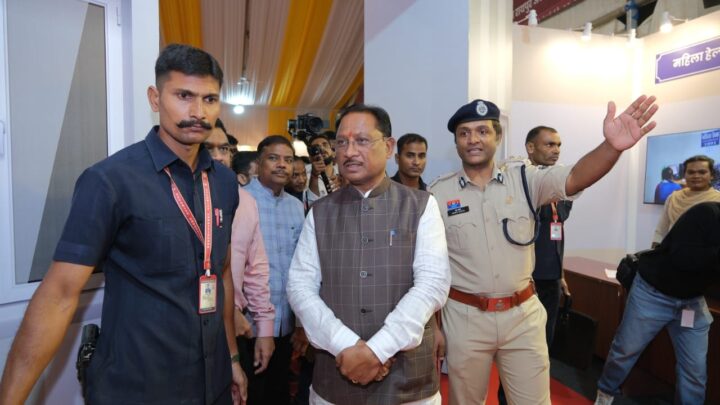 छत्तीसगढ़ राज्य के 25 वें स्थापना दिवस पर रायपुर में आयोजित राज्योत्सव में ”दंड से न्याय की ओर“ नाटक – नए आपराधिक कानूनों की जीवंत प्रस्तुति