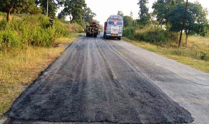 लोक निर्माण विभाग ने सड़कों का मरम्मत कार्य किया प्रारंभ ,दिसंबर तक सभी मुख्य मार्ग होंगे सुगम , आमजनों को मिलेगी राहत