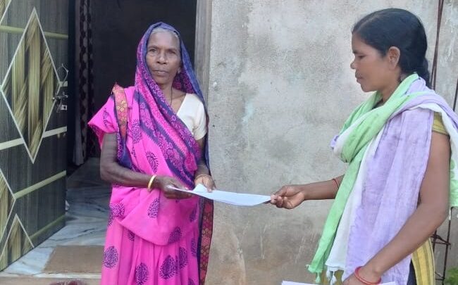 एसआईआर:  मतदाताओं तक पहुंचे बीएलओ, गणना प्रपत्र वितरित  सभी विधानसभा क्षेत्रों में घर-घर जा रहे बीएलओ, गणना प्रपत्र और घोषणा प्रपत्र देने के साथ दस्तावेज कर रहे संकलित