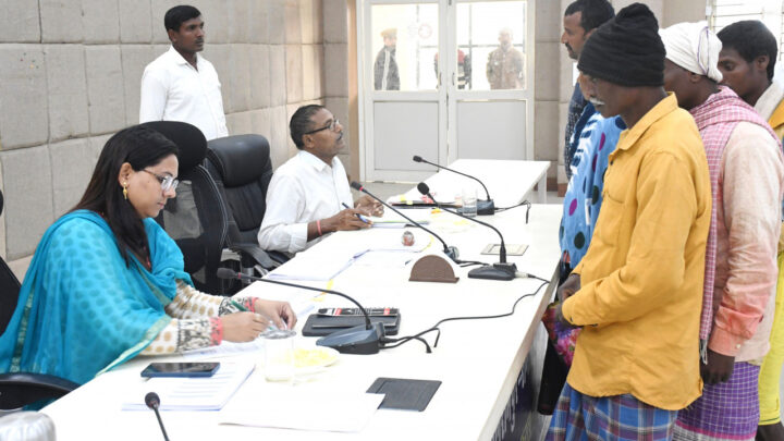 संयुक्त टीम कर रही है अवैध धान के परिवहन एवं भण्डारण पर कार्यवाही , अब तक 3865 क्विंटल अवैध धान 06 वाहन सहित जब्त