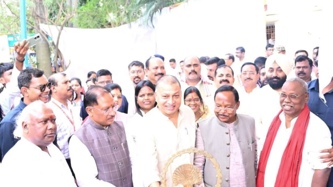 कार्तिक उरांव जी के बाद उनके #डीलिस्टिंग के मुद्दे को देश व्यापी बनाने का काम छत्तीसगढ़ के पूर्व मंत्री और जनजाति सुरक्षा मंच के राष्ट्रीय संयोजक गणेश राम भगत