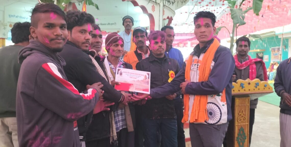 राम नाम सप्ताह कुरियारी में जय ठाकुर देव किर्तन मंडली बिर्रा को मिला प्रथम पुरस्कार