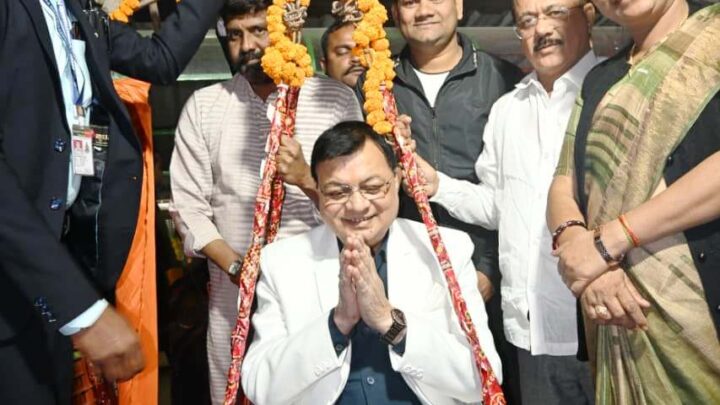 कोसाबाड़ी के सब्जी विके्रताओं ने उद्योग मंत्री व महापौर को तौला सब्जी व फल से, वेडिंग जोन की सौगात पर जताया आभार