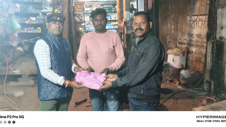 ईमानदारी आज भी जिंदा है पैसा सहित जरुरी कागजात लौटाया गया