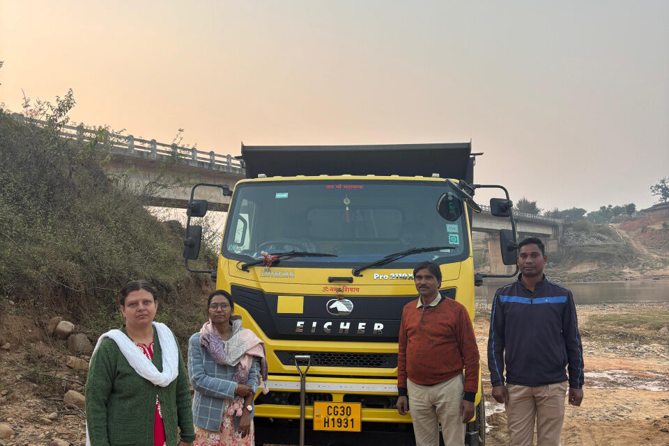 अवैध रेत उत्खनन व परिवहन करते पाए जाने पर 01 टिपर वाहन जब्त